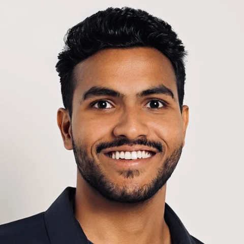 Manu, founder of Adjoltz